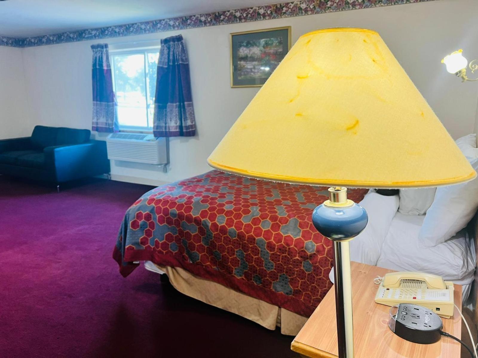 Villa Inn Motel Near Hwy 12 Wi Capital O Fort Atkinson Exterior foto